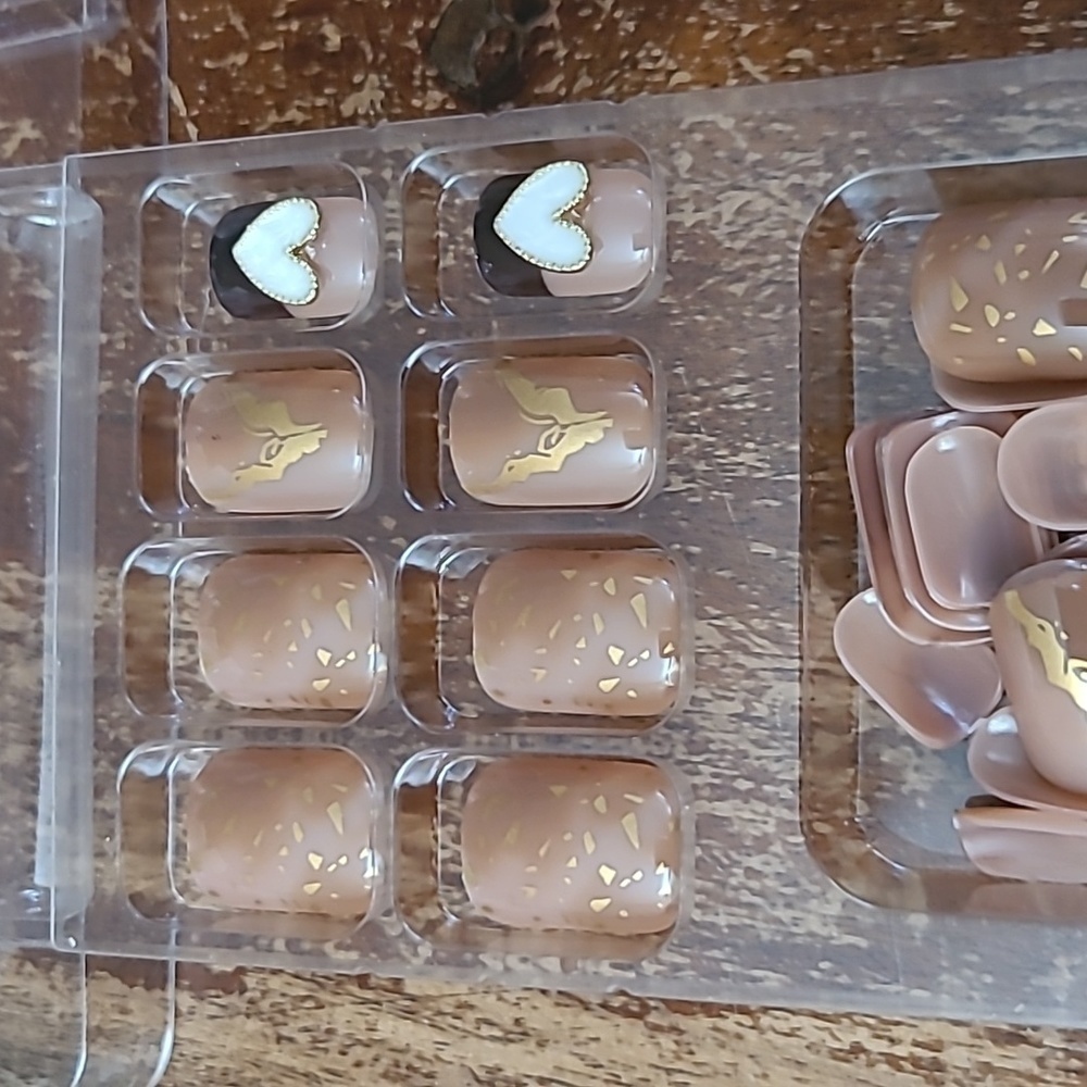 2/$16 Heart Rhinestone Press On Nails - Picture 14 of 16
